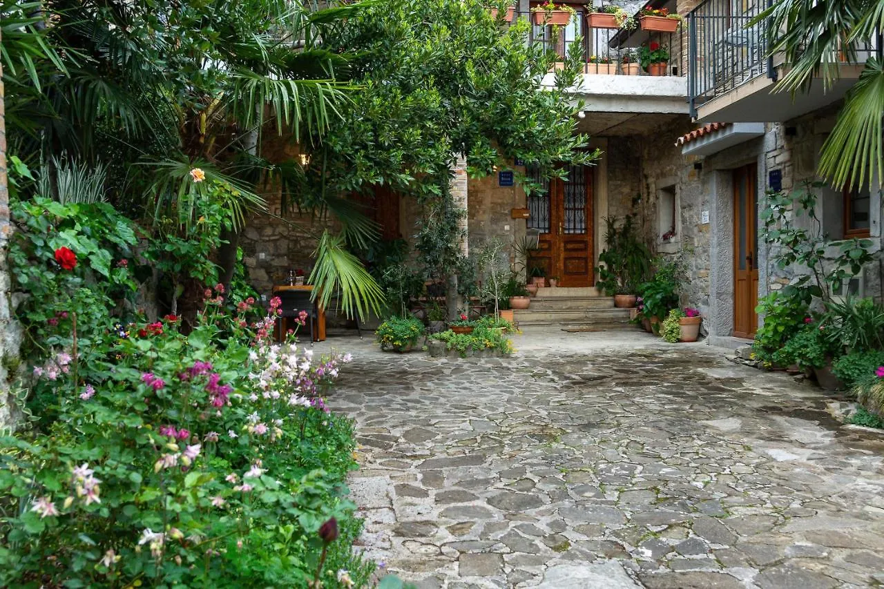 Apartments Roza Roč Kroatien