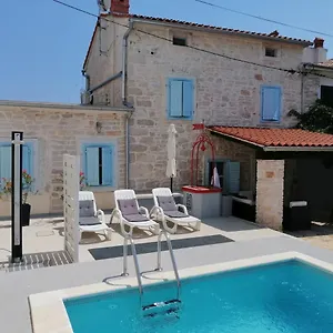  Ferienhaus Holiday Home Peruski